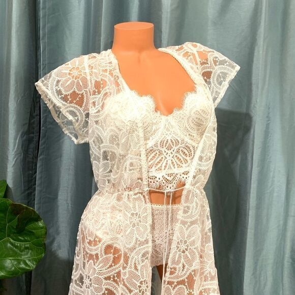 Victoria’s Secret embroidered lace high-low Kimono - Picture 9 of 13